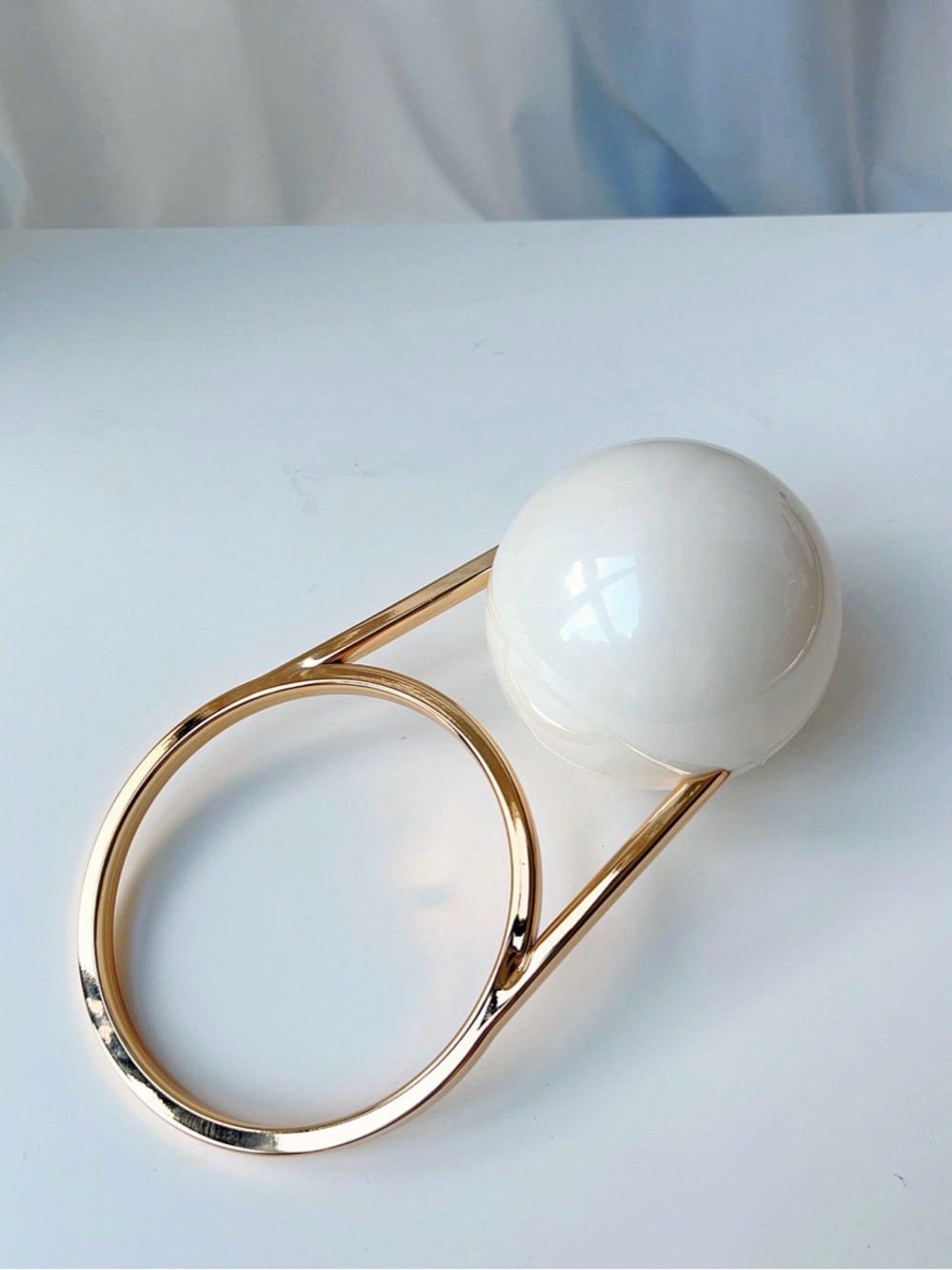A Classy Chic Boutique Gold-Accented White Sphere Handbag - Picture 4 of 8